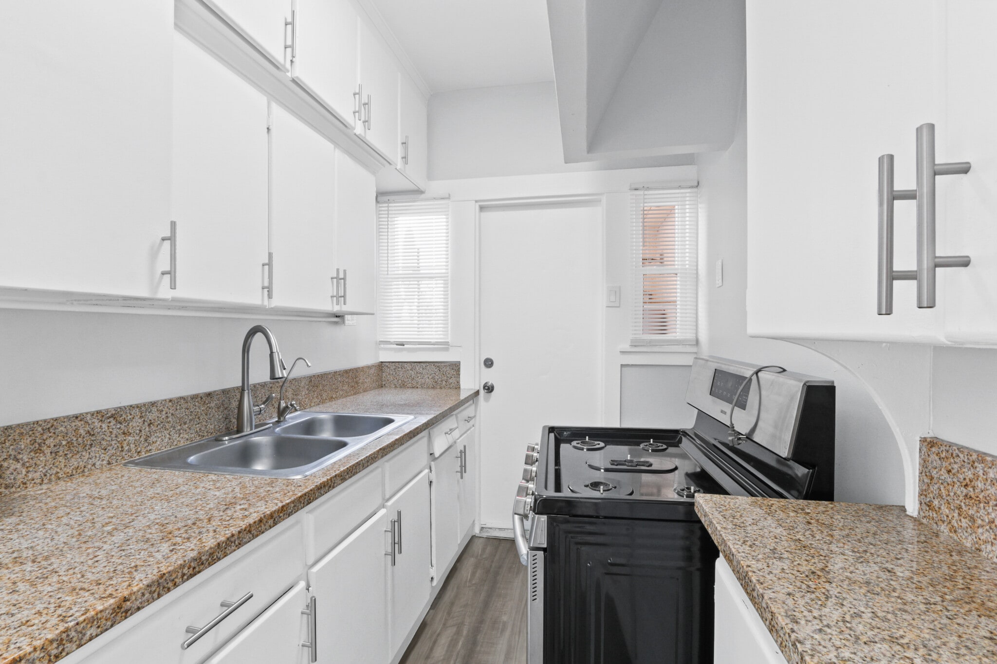 Building Photo - 458 Rose Ave