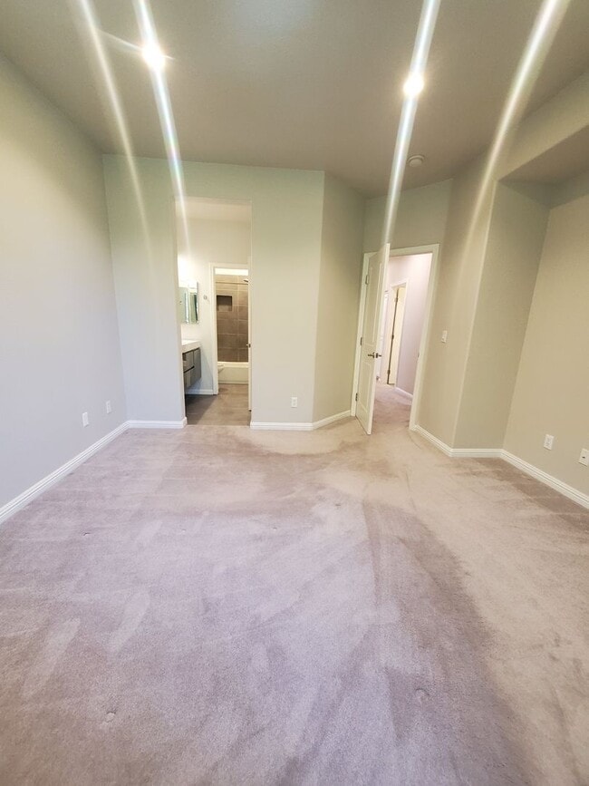 Building Photo - Modern Concord Townhouse 3/2.5 near BART &...