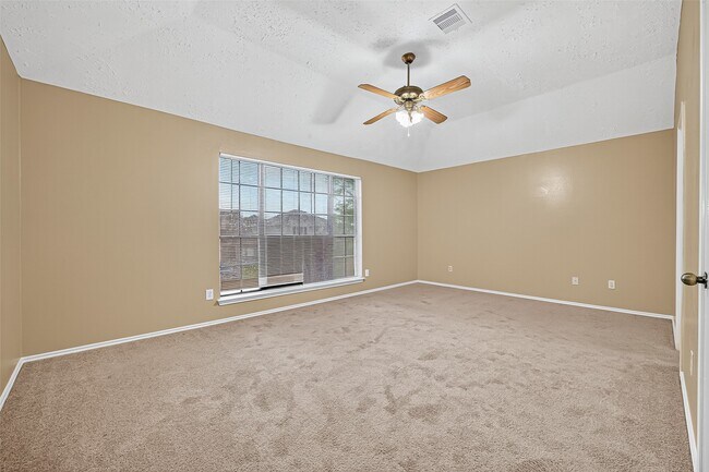 Building Photo - 1926 Woodland Hills Dr