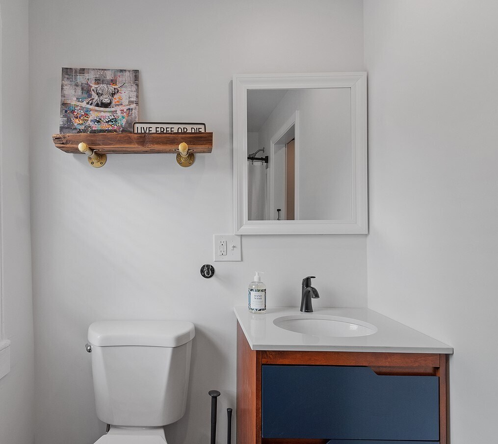 Building Photo - 10 Glass St