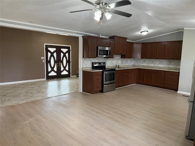 Building Photo - 7200 Fm 487