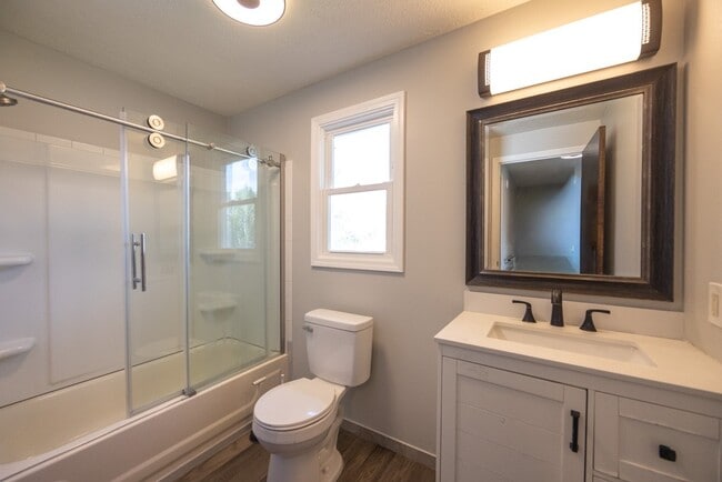 Building Photo - 202 Spring Tree Ln