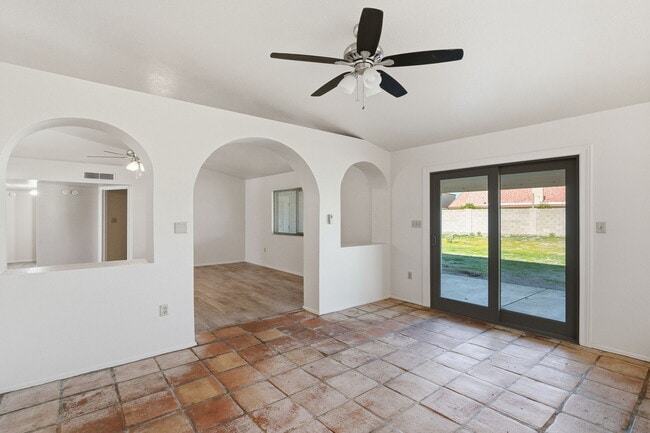 Building Photo - 7016 E Menlo St