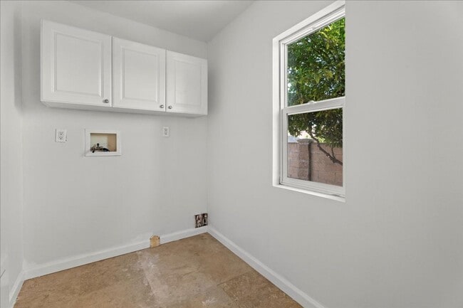 Building Photo - Updated 3-Bedroom Home with Outdoor Kitche...