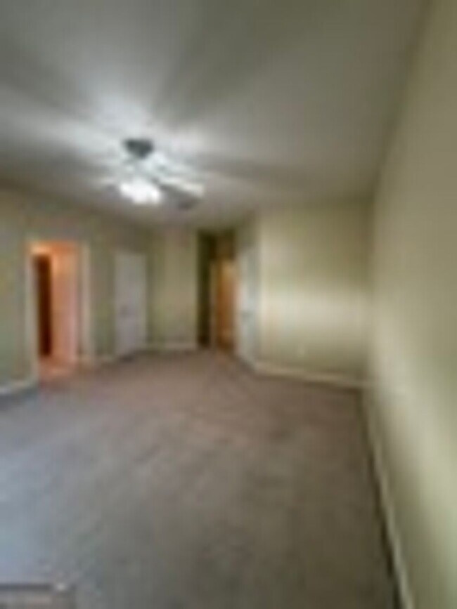 Building Photo - 200 Royal Palms Ave