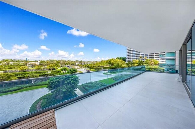 Building Photo - 10201 Collins Ave