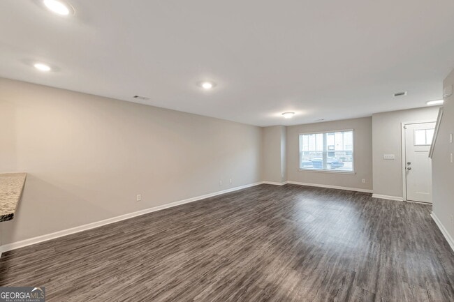 Building Photo - 320 Ashigan St