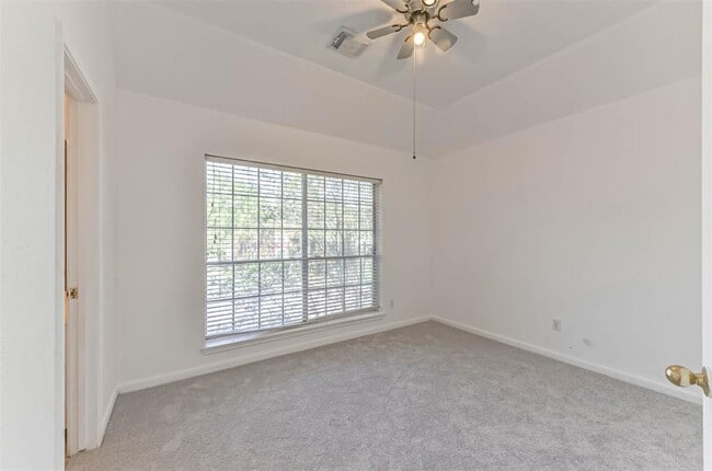 Building Photo - 15206 Evergreen Knoll Ln
