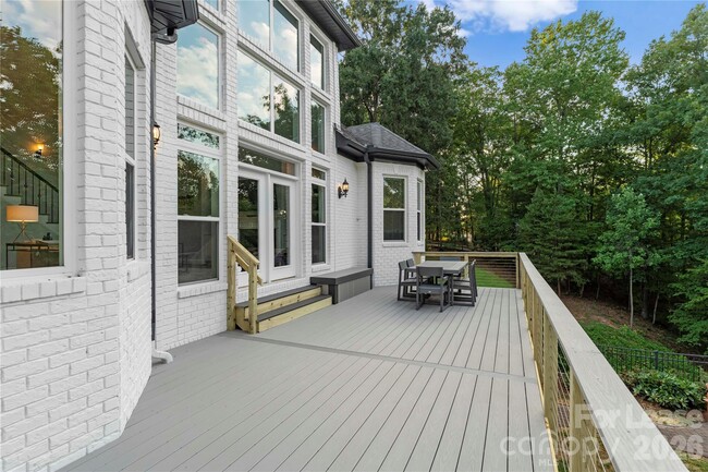 Building Photo - 578 Normandy Rd