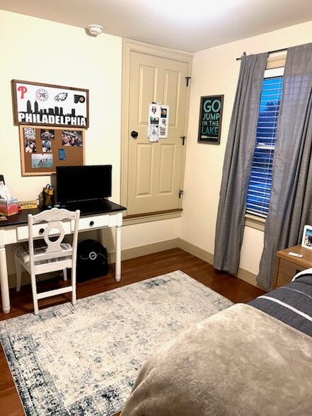 Bedroom or office - 62 W Charlotte St