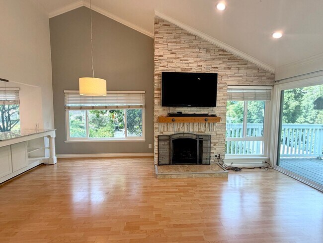 Building Photo - 5708 Camelia Ln