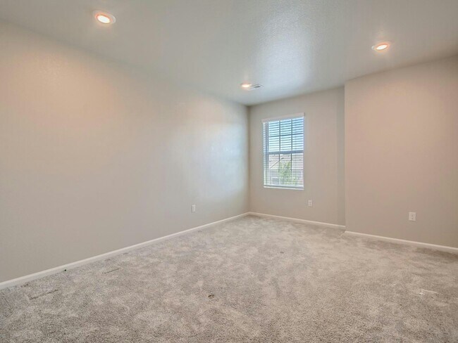 Building Photo - 9405 Quintero St
