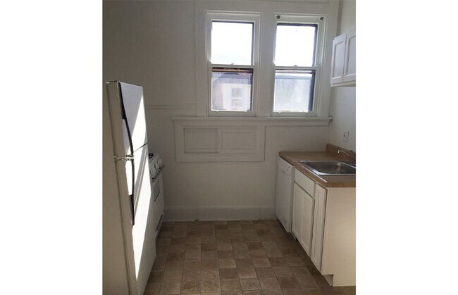 Building Photo - 3400 Ormond Ave