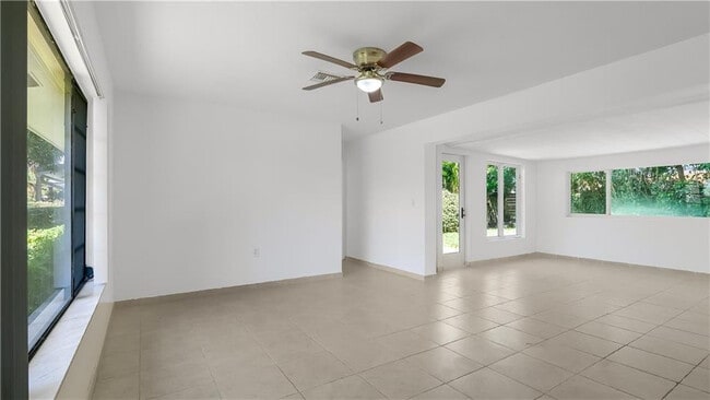 Building Photo - 2161 NE 35th St