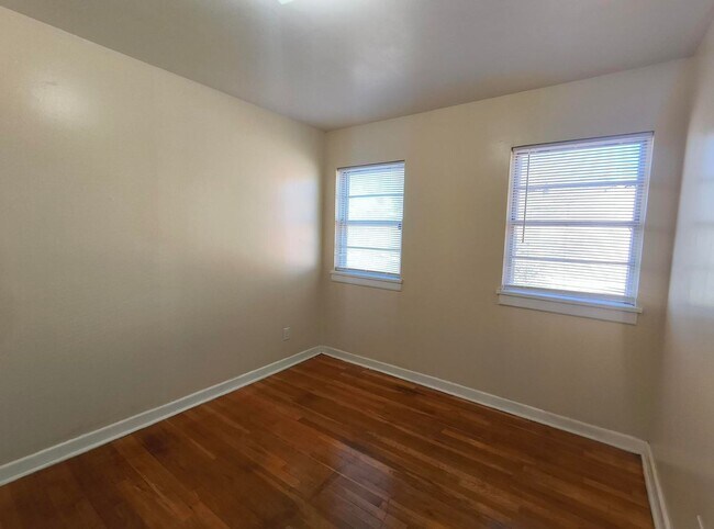 Building Photo - CHARMING and AFFORDABLE 3 bedroom home AVAILABLE NOW!