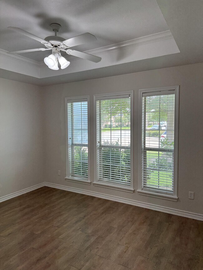 Building Photo - 225 Karten Ln