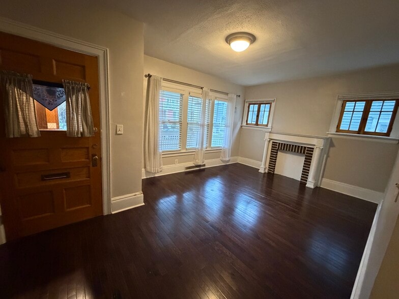 Living room 2 - 21 Horton Pl