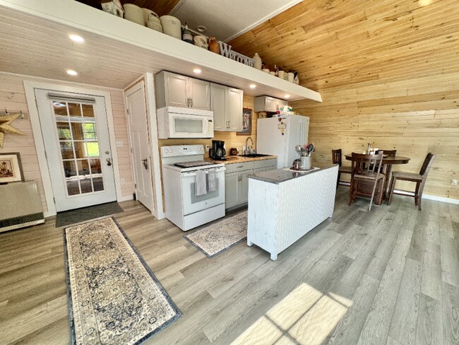 Building Photo - 136 Millvale Rd