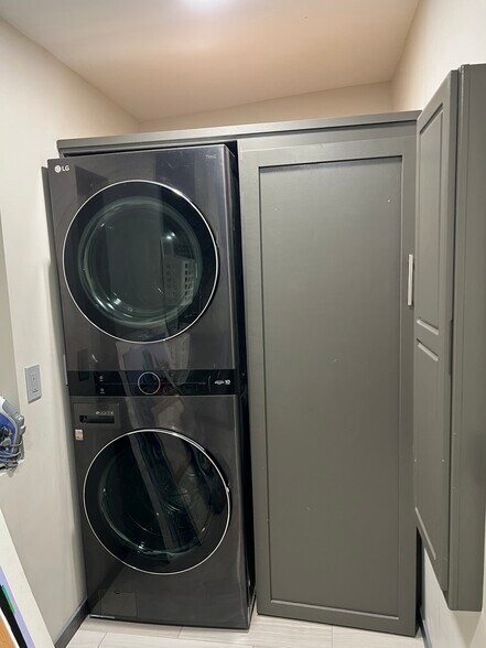 Building Photo - 5177 Carlingford Ave