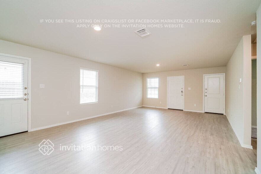 Building Photo - 7218 Avila Vis