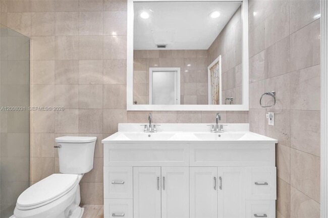 Building Photo - 3441 N Hills Dr