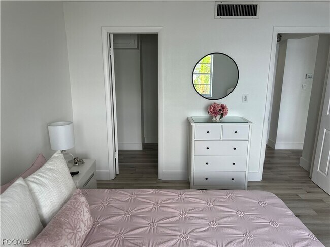 Building Photo - 1900 Clifford St