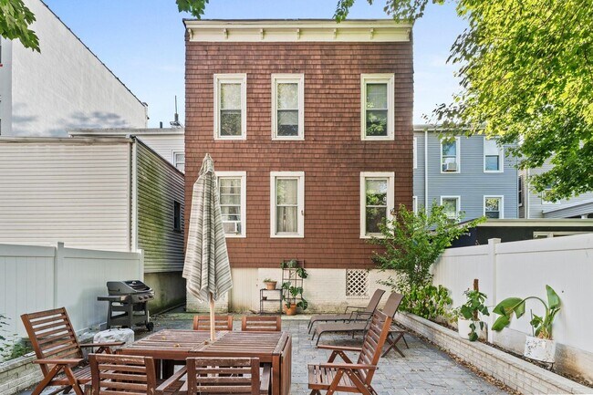 Building Photo - 44 BOORAEM Ave