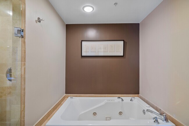 Building Photo - 1500 Ocean Dr