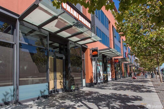 Building Photo - 403 Main St