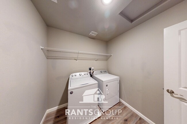 Building Photo - 694R