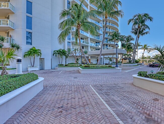 Building Photo - 2700 N Ocean Dr