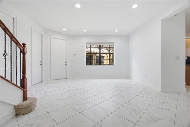 Building Photo - 13023 Riverwalk Cir S