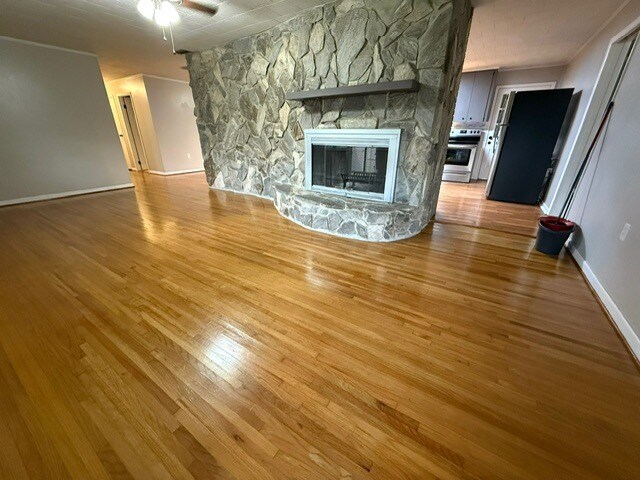 Building Photo - 9171 Hall Rd