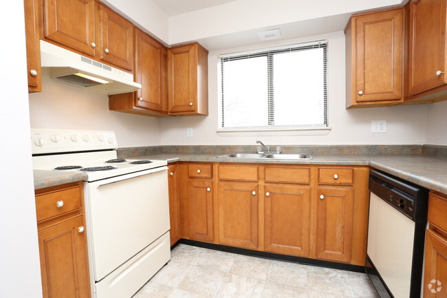 2BR, 1BA - 846 SF - Kitchen - Park Hills Apartments