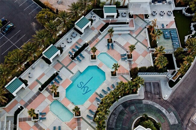 Building Photo - 2700 S Las Vegas Blvd