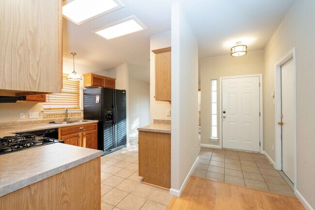 Building Photo - 1704 Chinati Mountain Trail