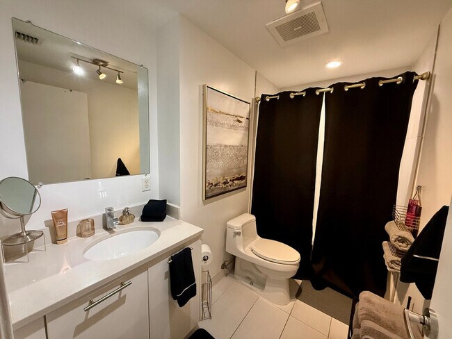 Building Photo - 139 NE 32nd St