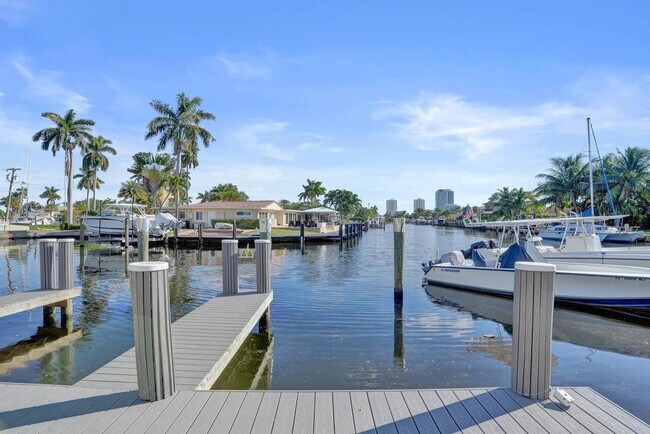 Building Photo - 840 SE 22nd Ave