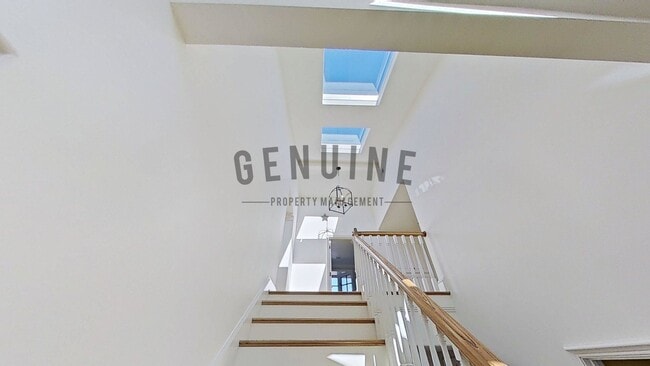 Building Photo - Beautiful Two-Level 5Bd 3.5Ba Home in Newport Beach