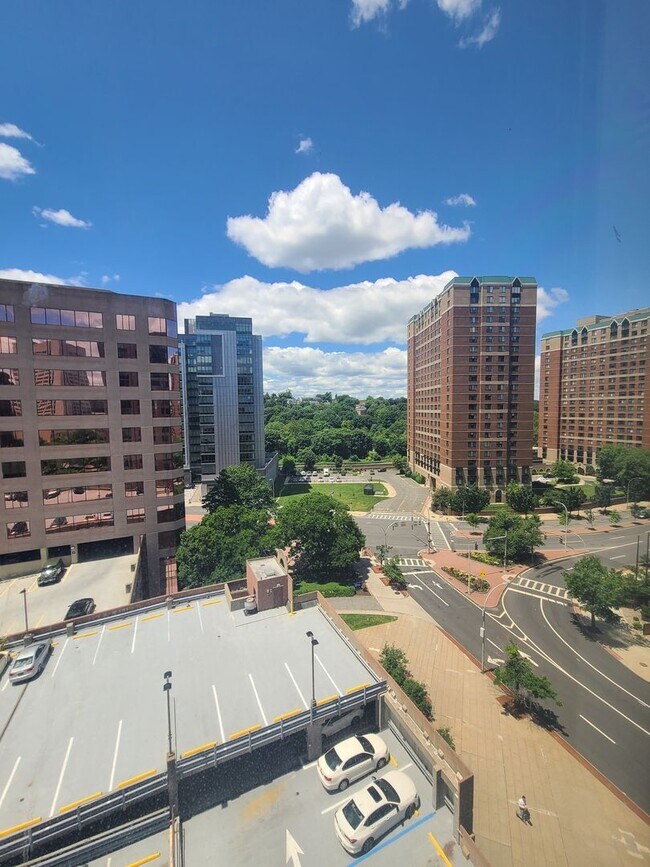 Building Photo - Seasons Condominium