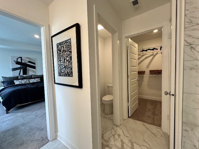 Building Photo - 13871 Gatsby Dr