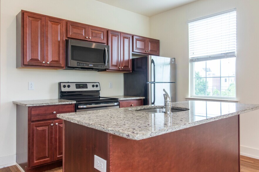 Building Photo - 699 W Berks St