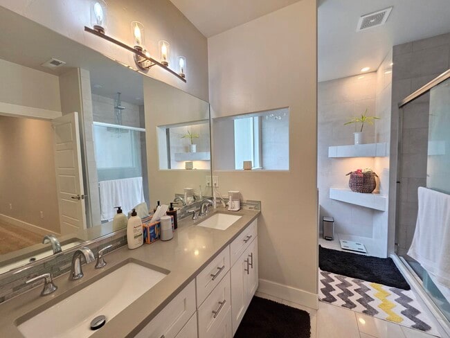 Building Photo - 7015 W 32nd Ave