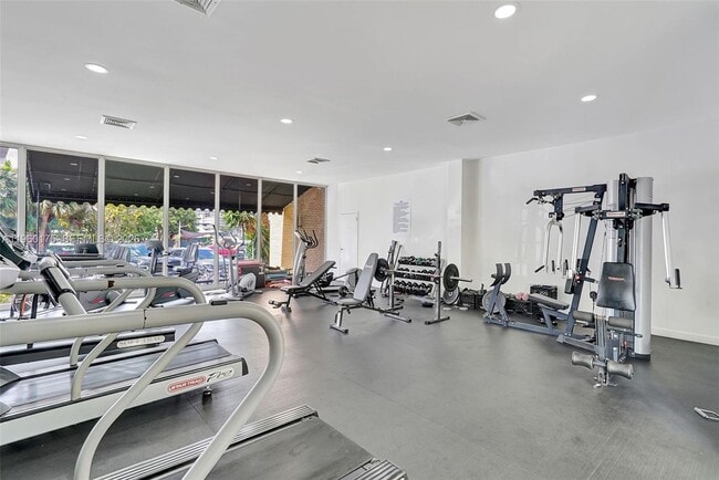 Building Photo - 100 Golden Isles Dr