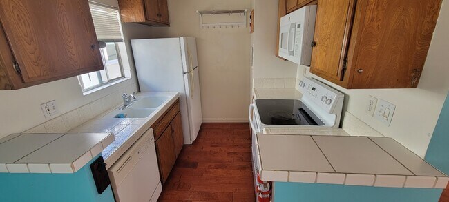 Building Photo - 32 18th Ave