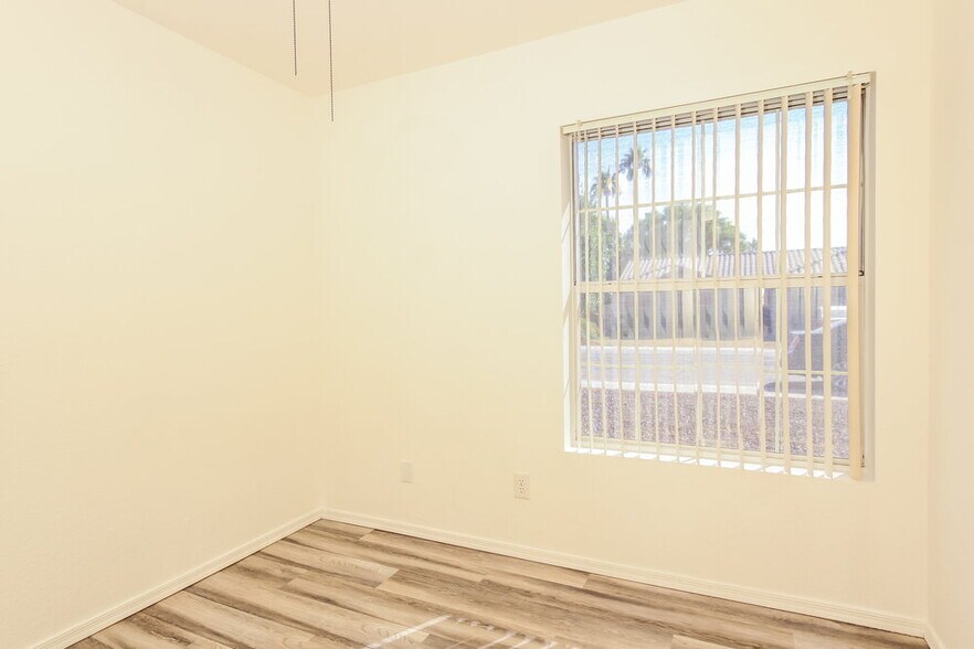 Building Photo - 252 W Wahalla Ln