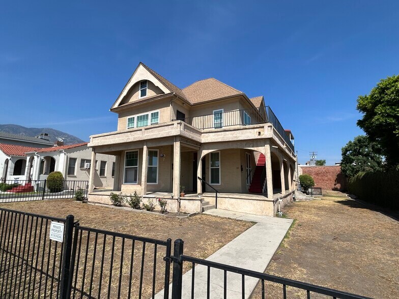 Upstairs unit available for rent - 112 N Primrose Ave