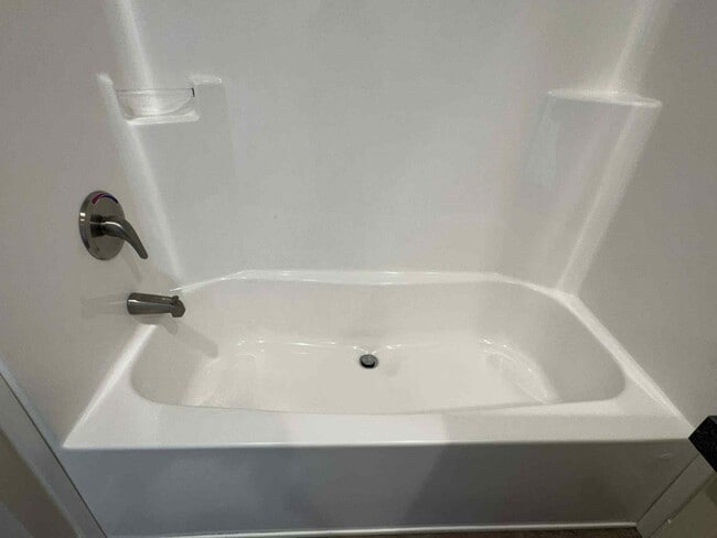 Building Photo - 48571 Lakeview Cir