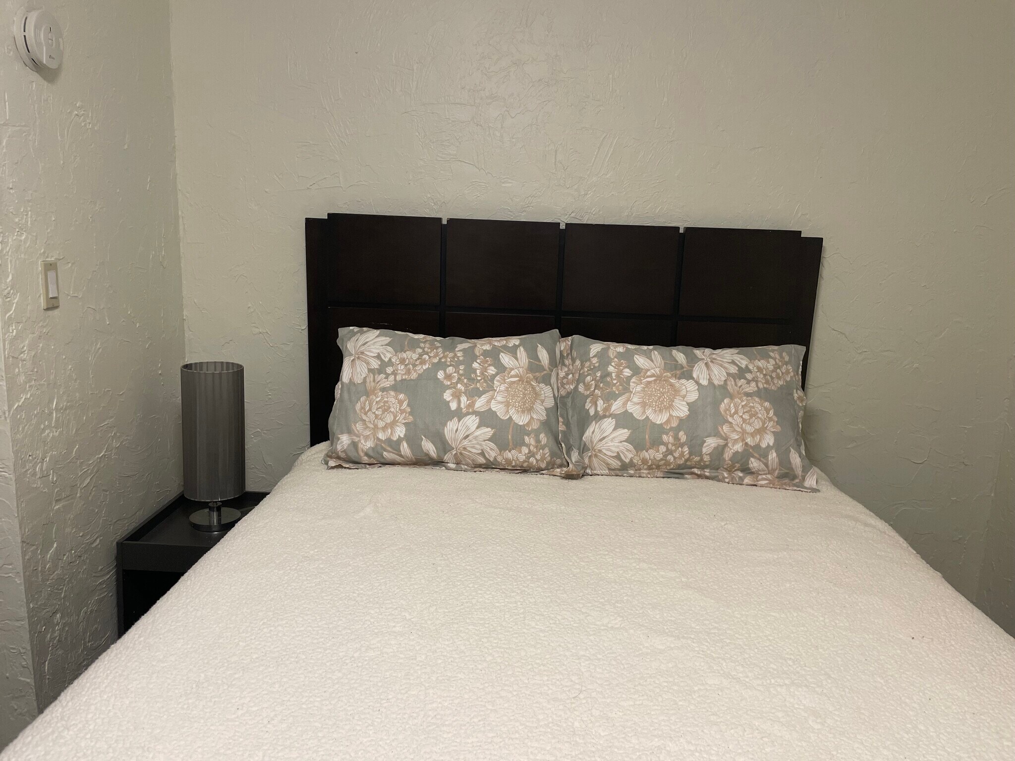 Building Photo - 1954 E 123rd St