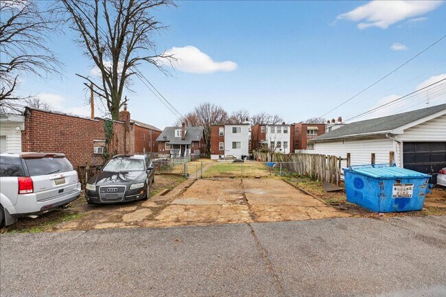 Building Photo - 4621 Quincy St